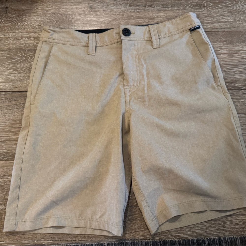 Volcom Surf & Turf boys shorts size 29 (boys size large)